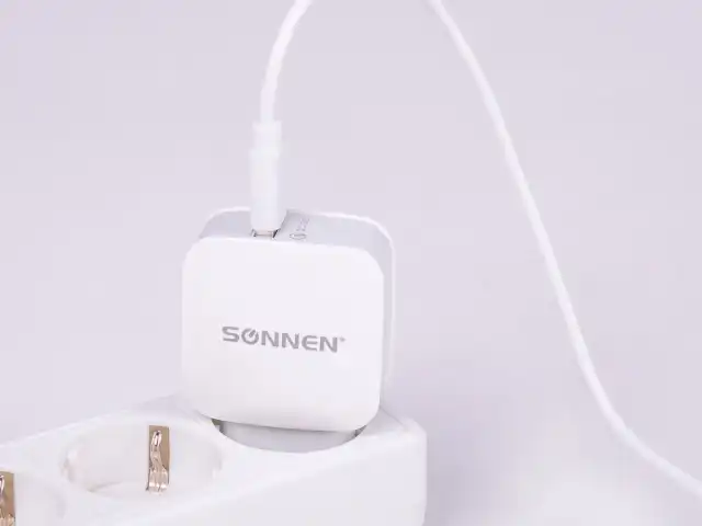 Быстрое зарядное устройство сетевое (220В) SONNEN, порт USB, QC 3.0, выходной ток 3А, белое, 455506