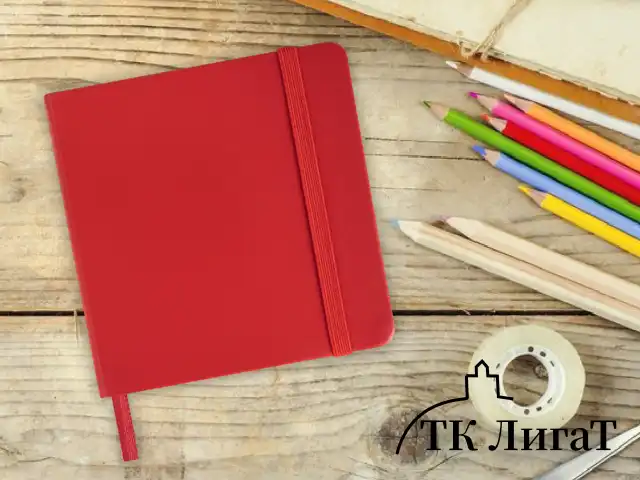 Скетчбук, слоновая кость 140 г/м2 120х120 мм, 80 л., КОЖЗАМ, резинка, BRAUBERG ART CLASSIC, красный, 113190