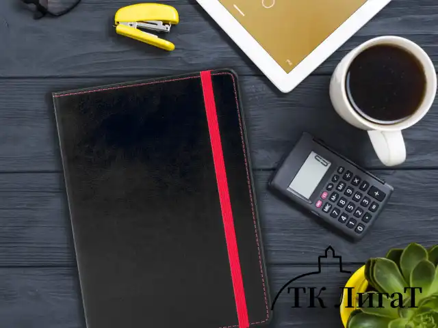 Блокнот А5 (148x218 мм), BRAUBERG "Office", под кожу, 80 л., резинка, клетка, черный, 111027