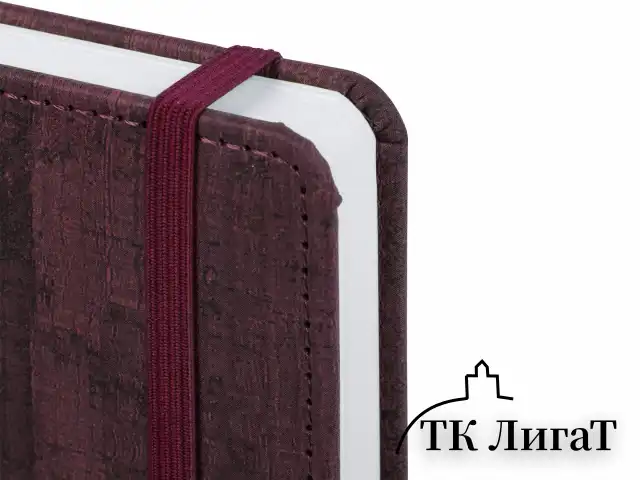 Ежедневник недатированный А5 (138x213 мм) BRAUBERG "Wood", кожзам, резинка, 136 л., бордовый, 111675