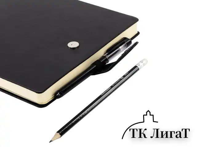 Скетчбук, слоновая кость 140 г/м2, 200х200 мм, 80 л., КОЖЗАМ, застежка, BRAUBERG ART CLASSIC, черный, 116462