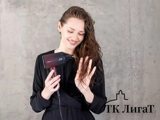 Фен SCARLETT SC-HD70I38, 2000 Вт, 2 скорости, 3 температурных режима, ионизация, черный/бордовый
