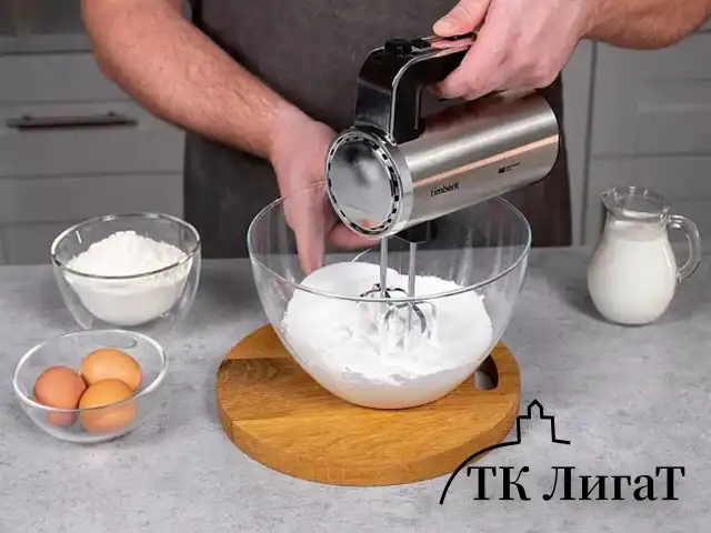 Миксер TIMBERK T-HM40S49, 550 Вт, 5 скоростей, 2 венчика, 2 крюка для теста, подставка, стальной